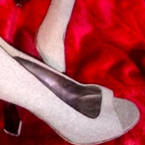 Shade of GREY .By HyPE size 7.5 Heel 👠 and Open Toe - Picture 4 of 5